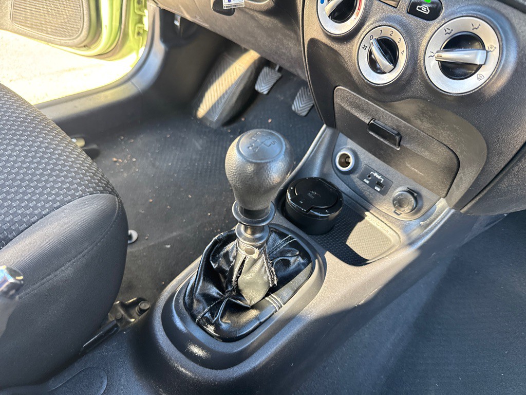 2011 Hyundai Accent Image 14