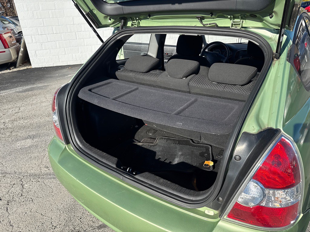 2011 Hyundai Accent Image 16