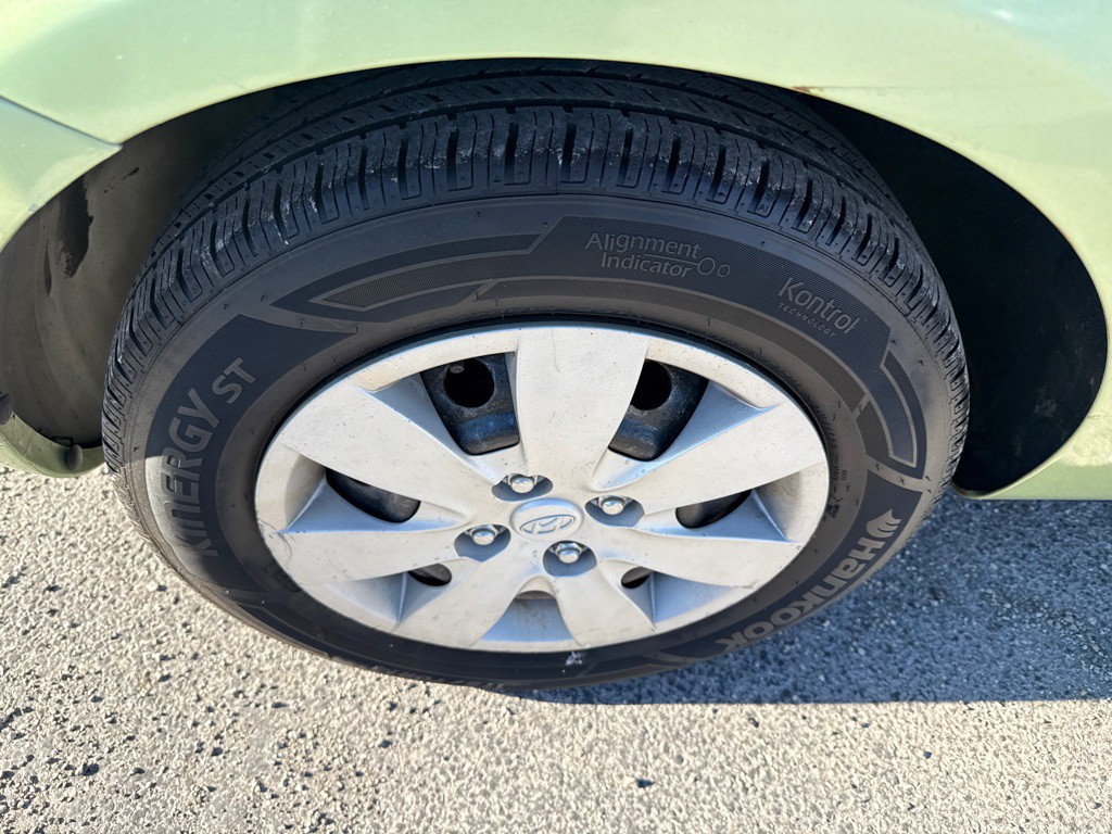 2011 Hyundai Accent Image 17