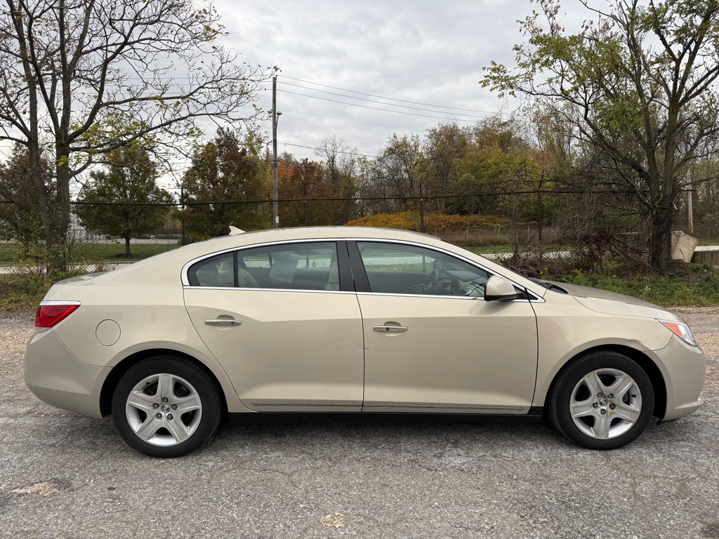 2010 Buick Lacrosse Image 2
