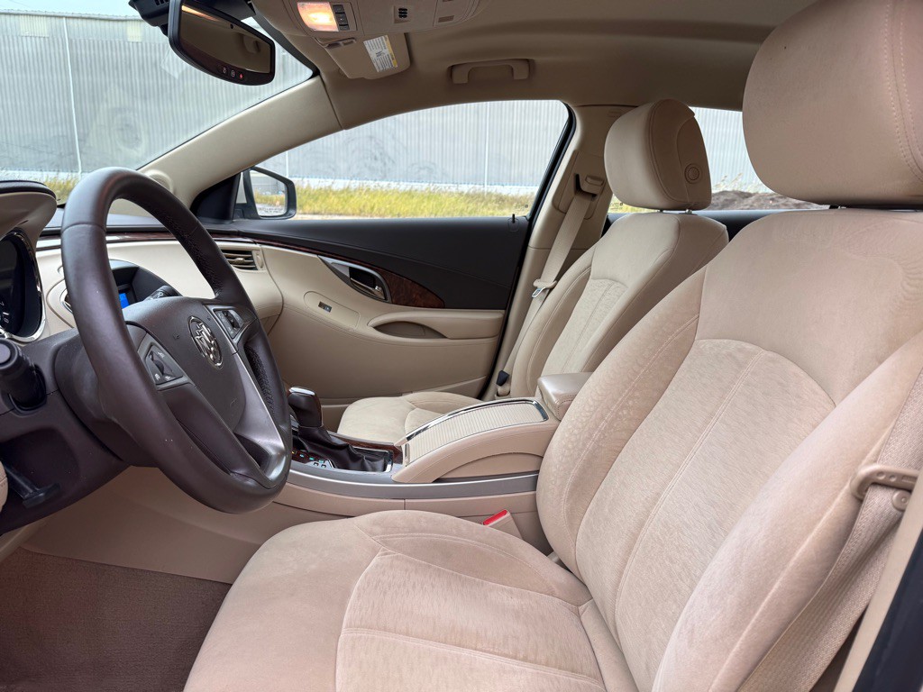 2010 Buick Lacrosse Image 9