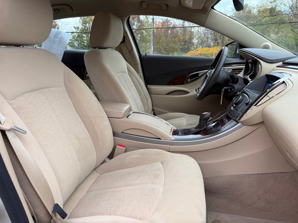 2010 Buick Lacrosse Image 10