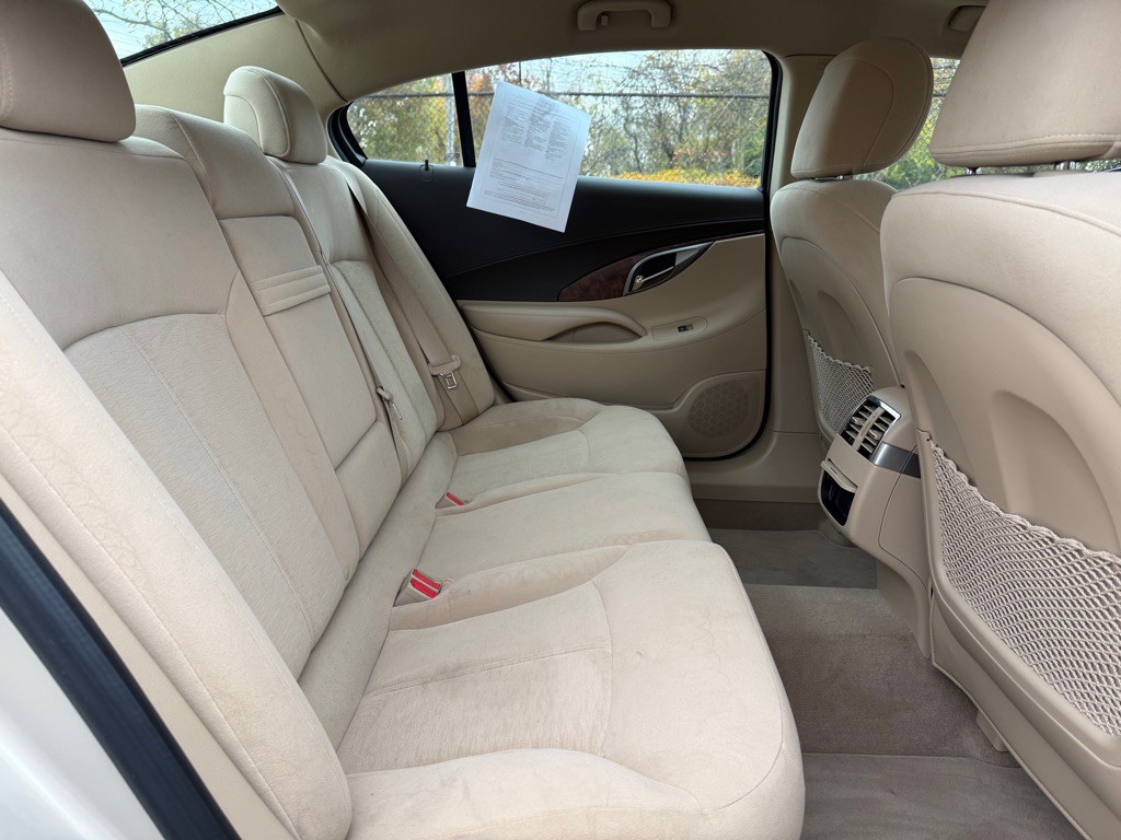 2010 Buick Lacrosse Image 11