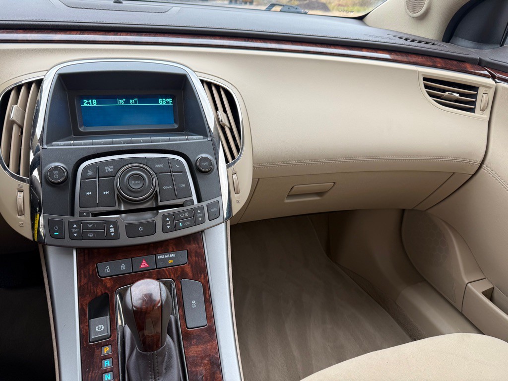2010 Buick Lacrosse Image 14