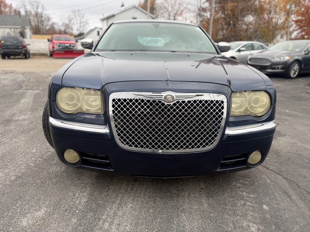 2006 Chrysler 300 Image 2