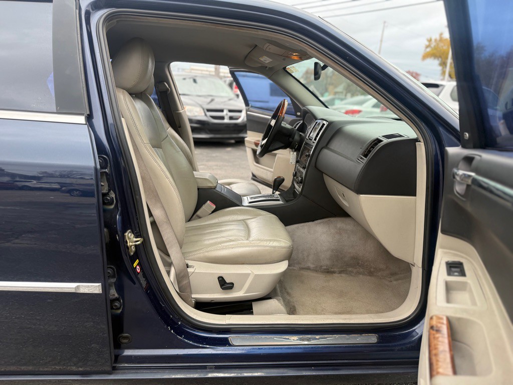 2006 Chrysler 300 Image 10