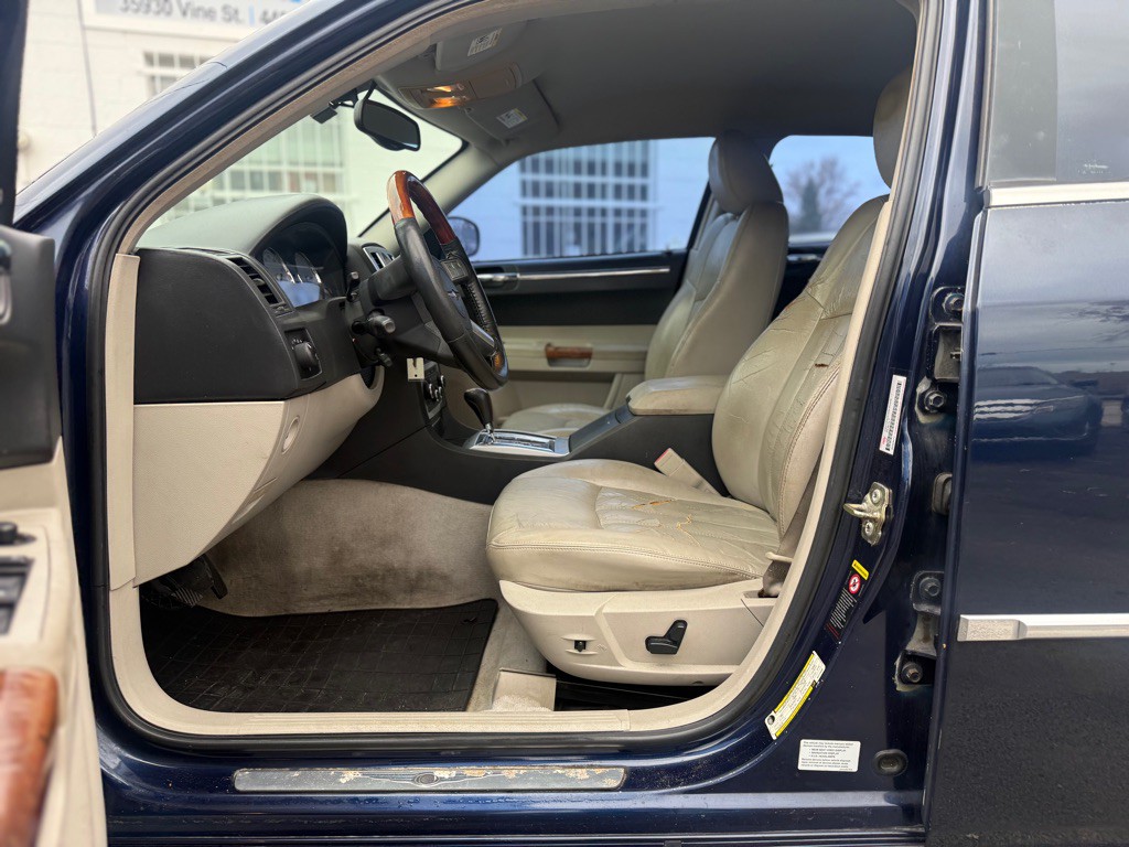 2006 Chrysler 300 Image 11