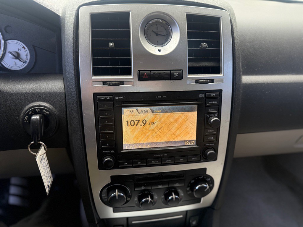 2006 Chrysler 300 Image 15