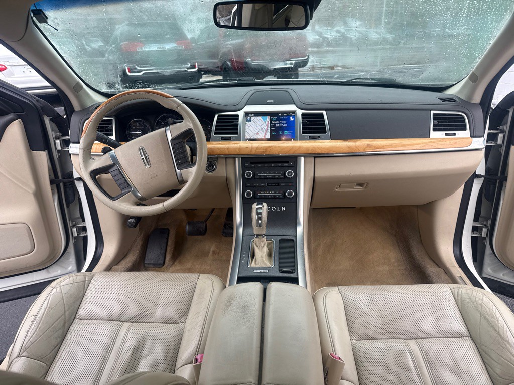 2012 Lincoln MKS Image 9