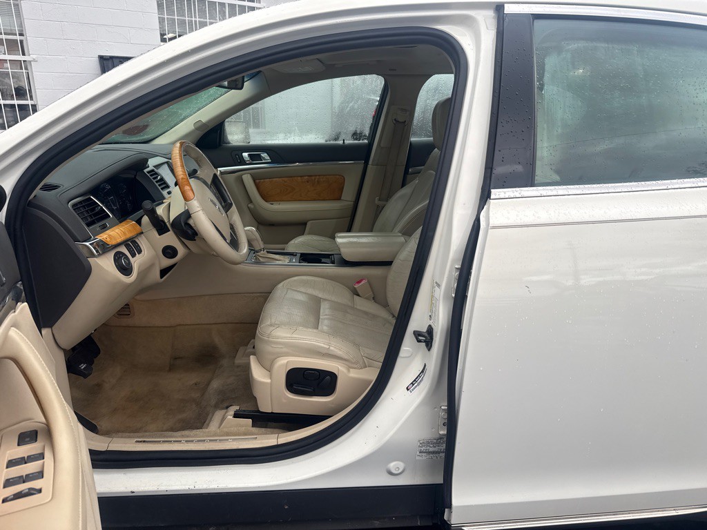 2012 Lincoln MKS Image 10