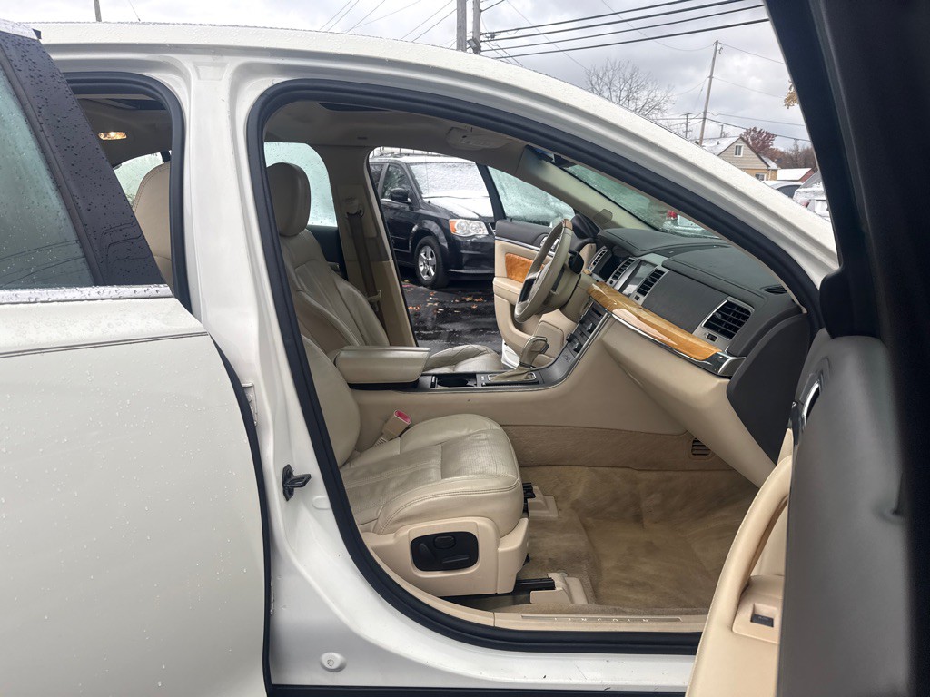 2012 Lincoln MKS Image 11