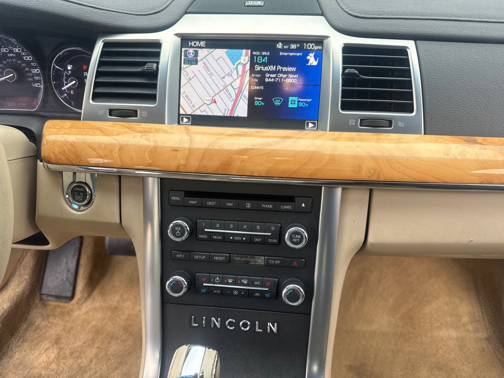 2012 Lincoln MKS Image 16