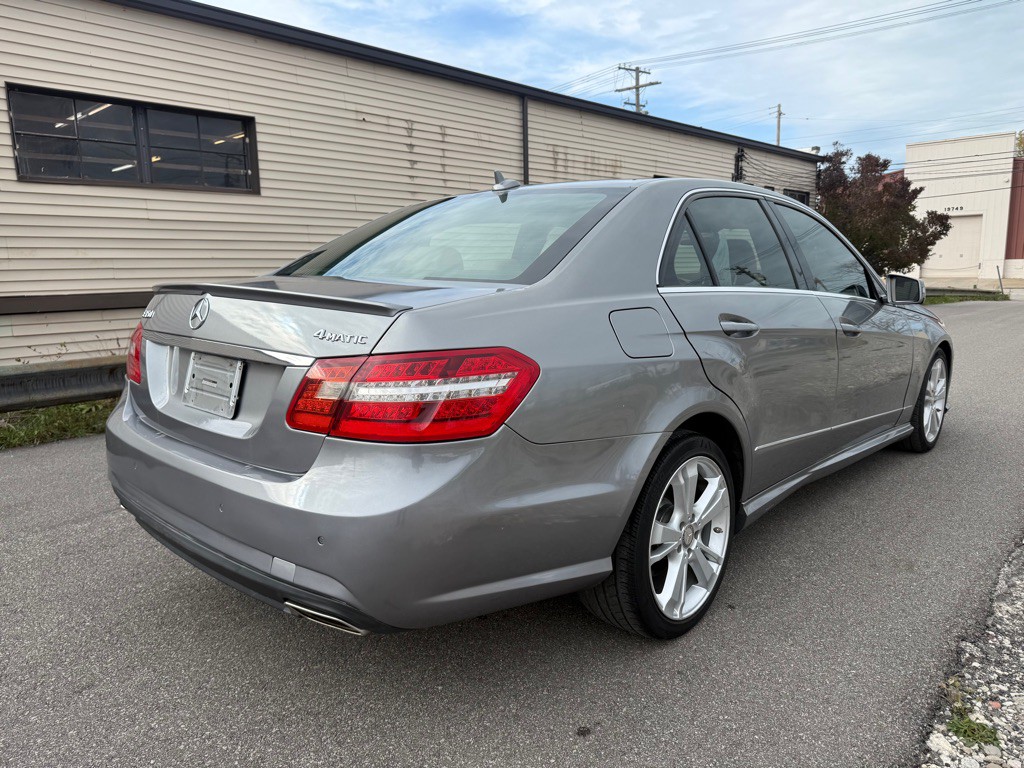 2013 Mercedes-Benz E-Class Image 3