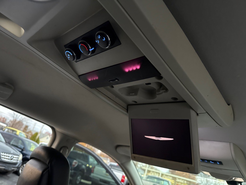 2012 Chrysler Town & Country Image 19