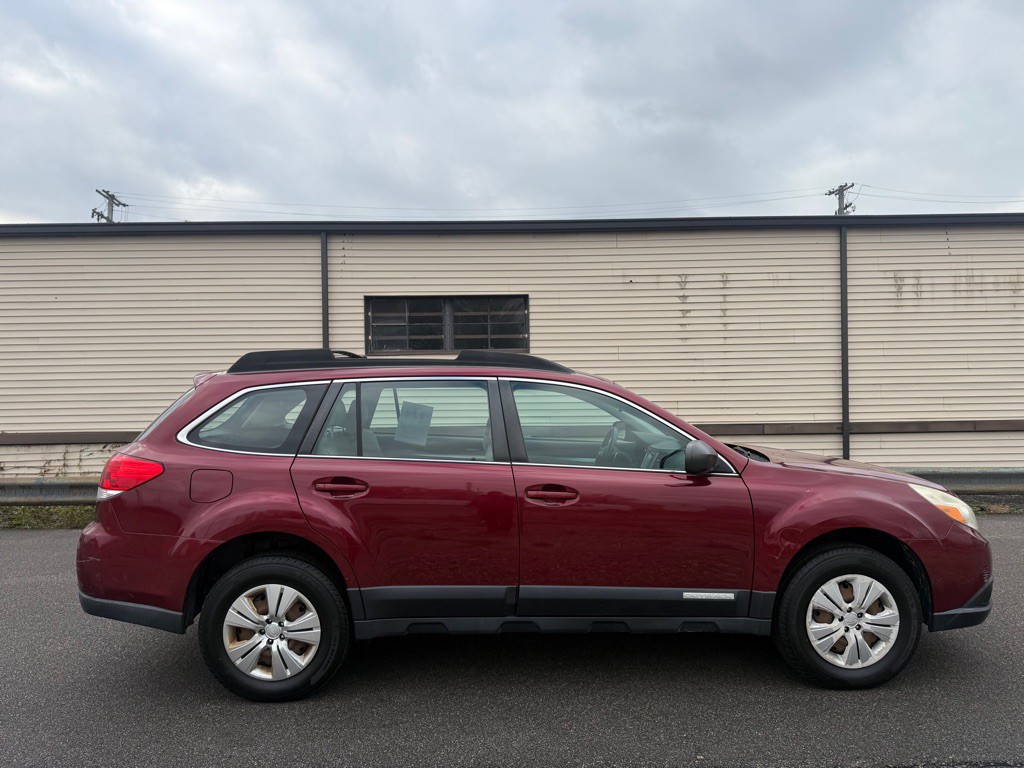 2011 Subaru Outback Image 2