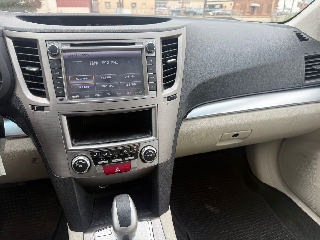 2011 Subaru Outback Image 12