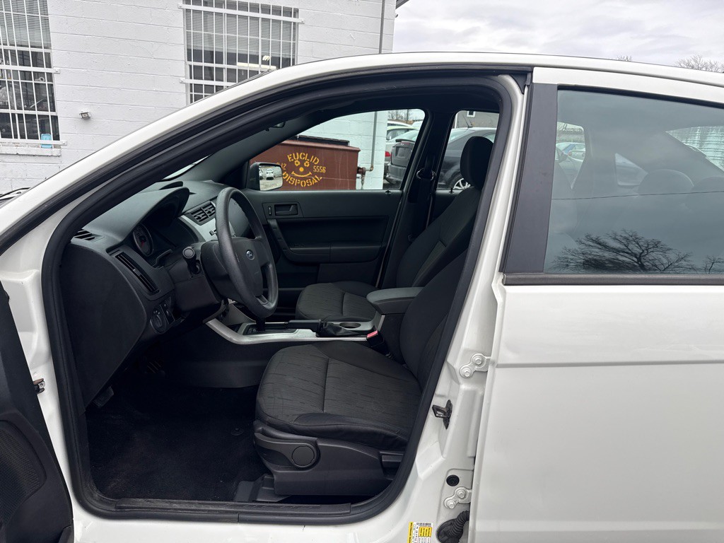 2011 Ford Focus Image 10