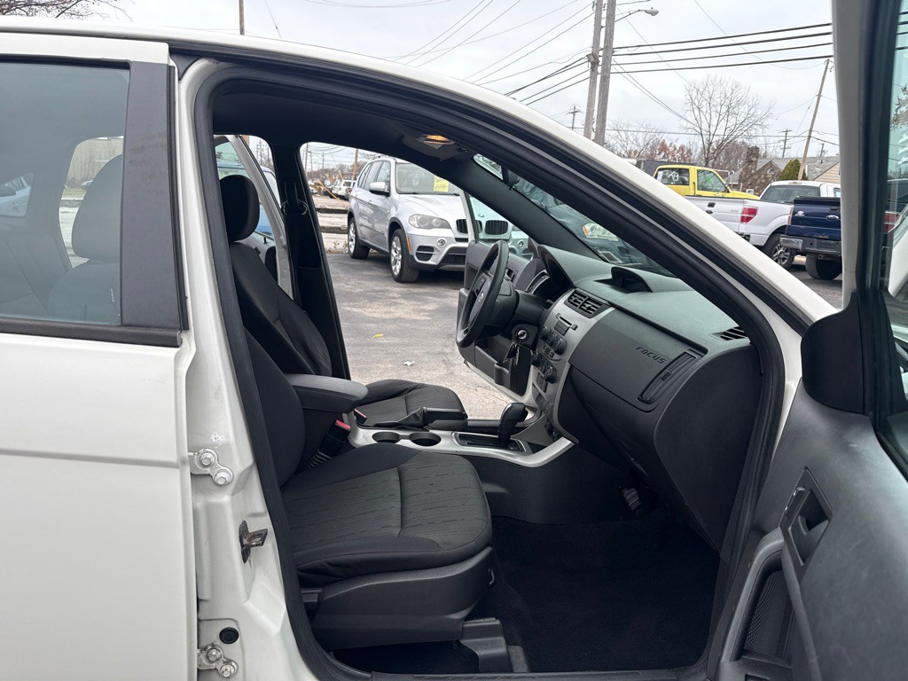 2011 Ford Focus Image 11