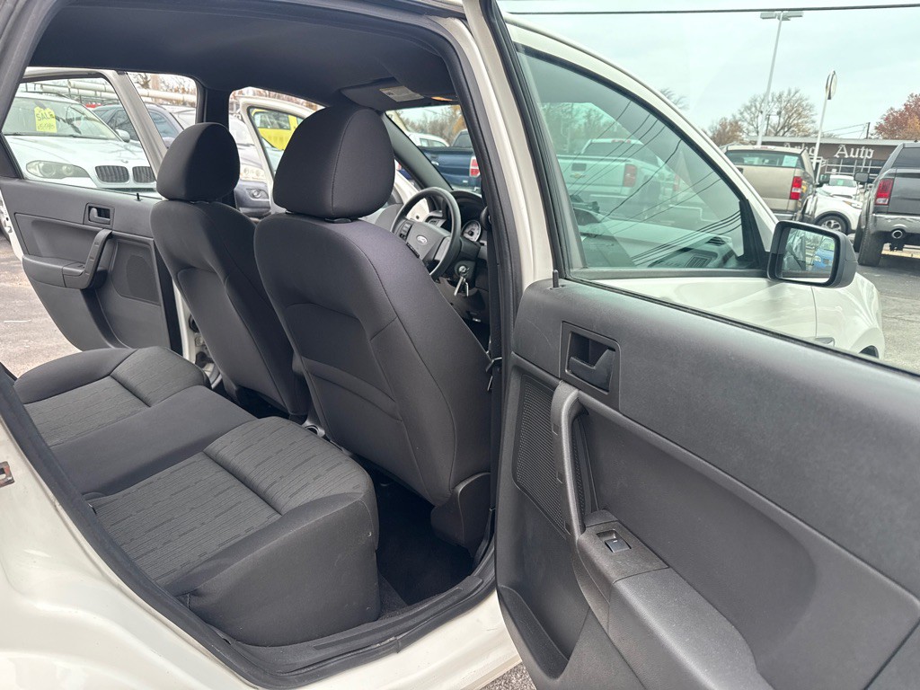 2011 Ford Focus Image 13