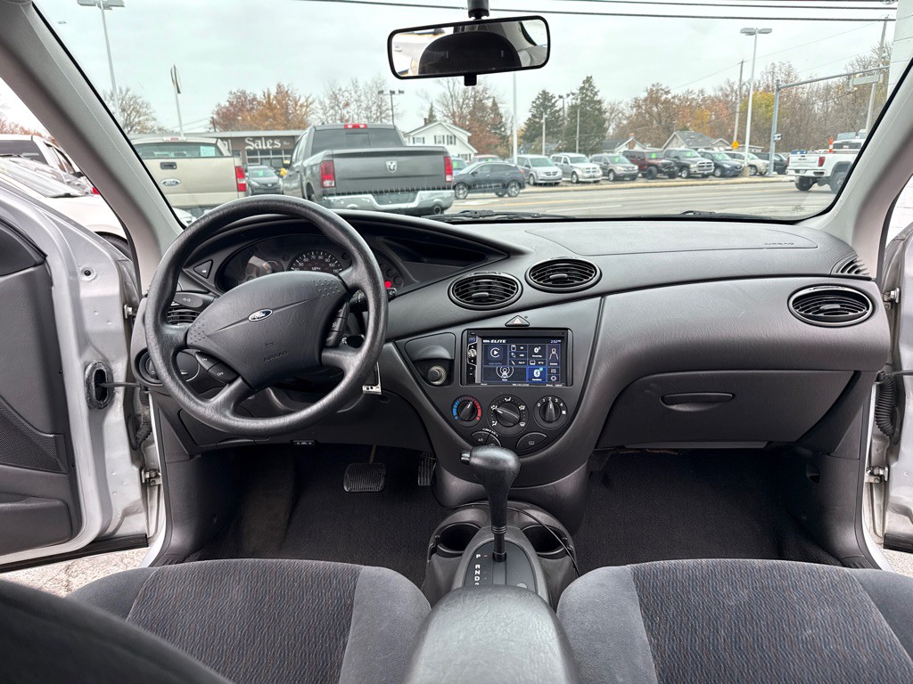 2001 Ford Focus Image 9