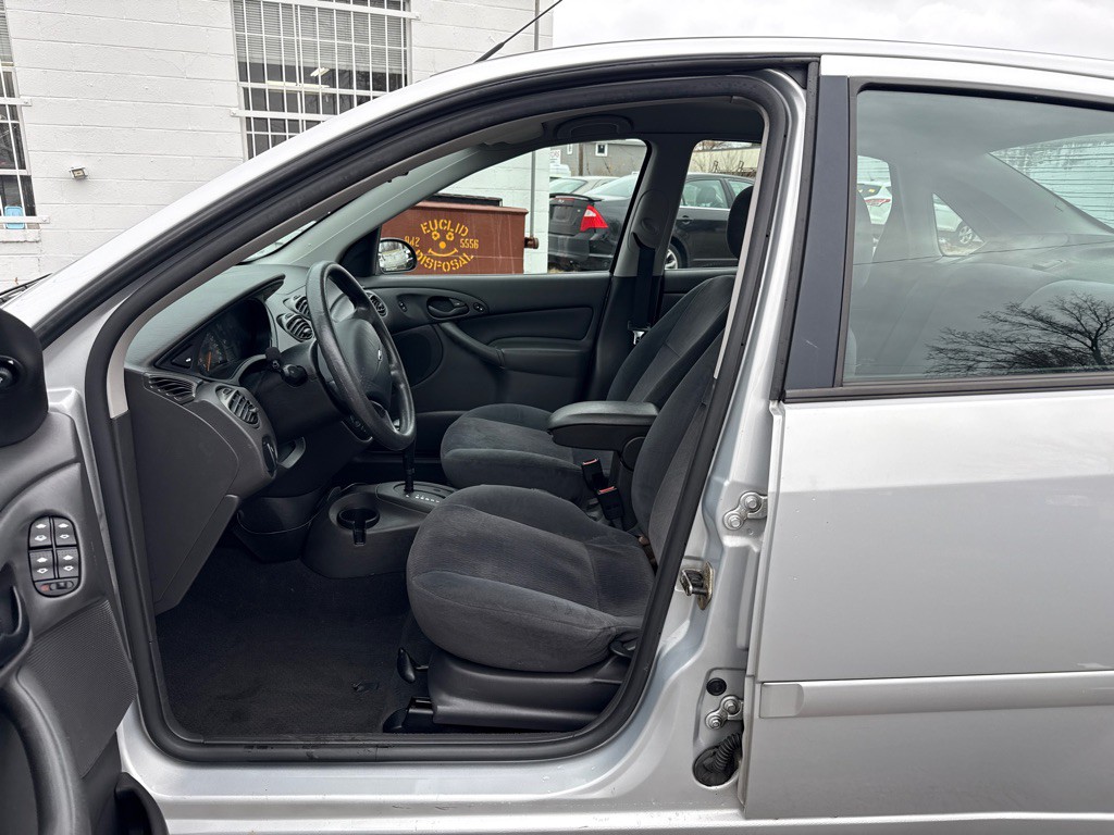 2001 Ford Focus Image 10