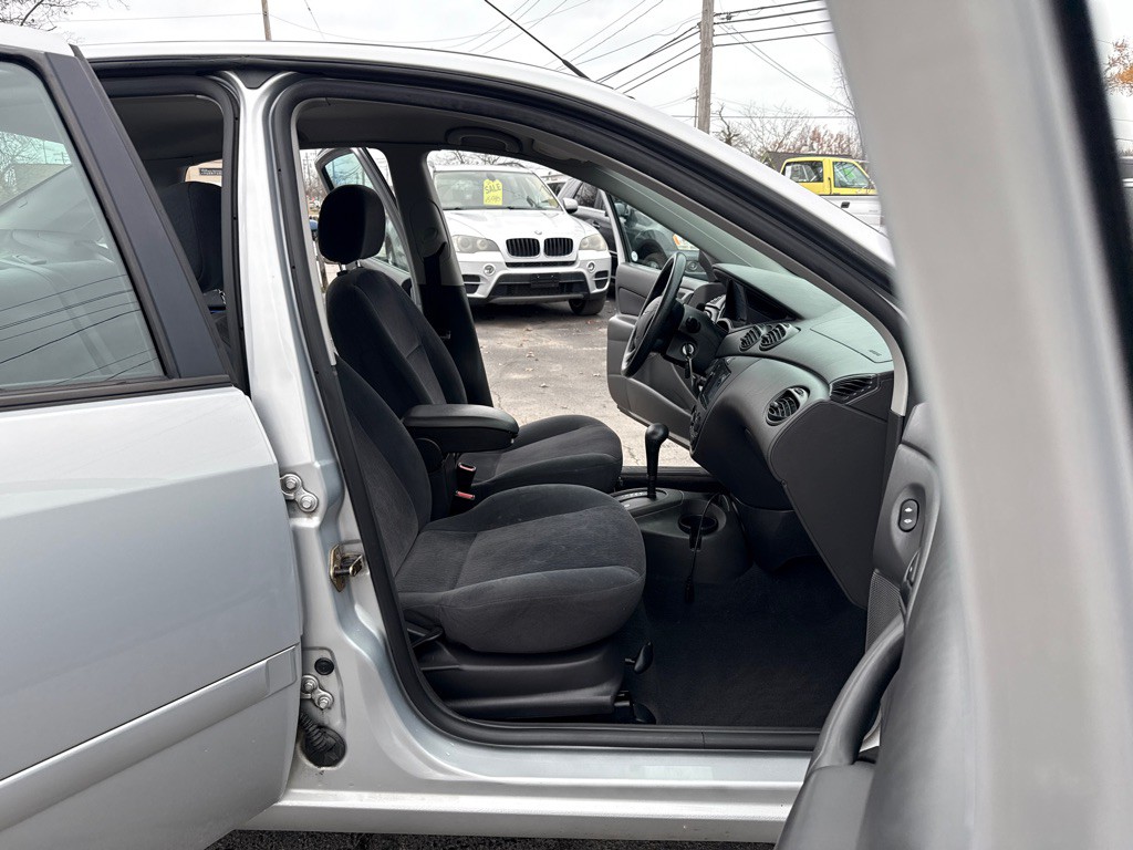 2001 Ford Focus Image 11