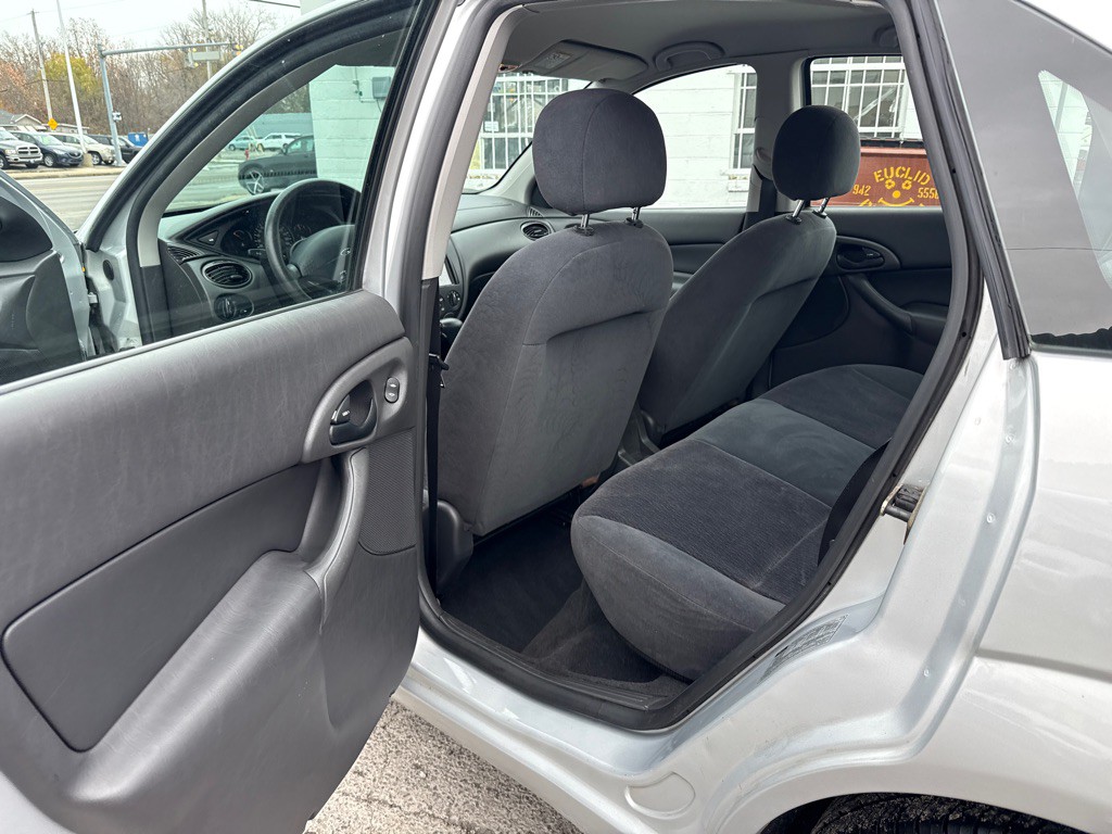 2001 Ford Focus Image 12