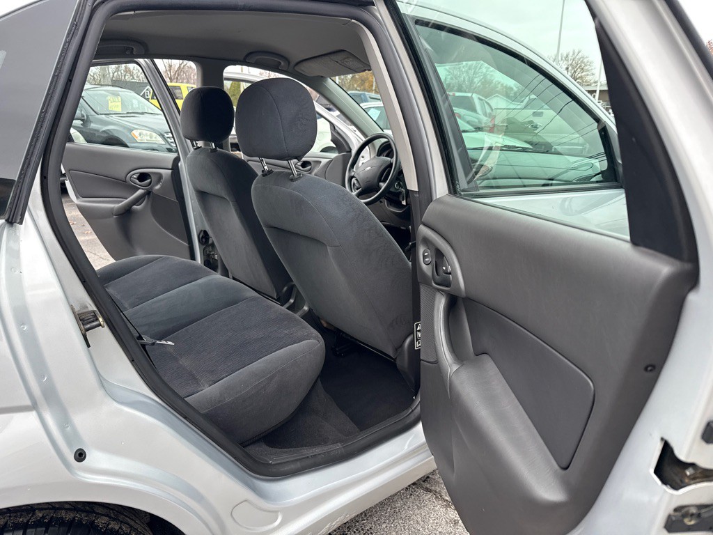 2001 Ford Focus Image 13