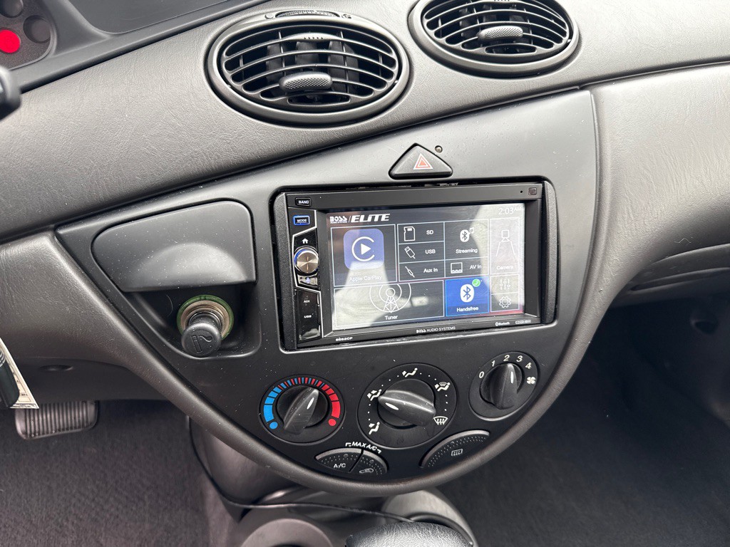 2001 Ford Focus Image 15