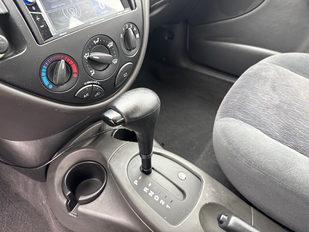 2001 Ford Focus Image 16