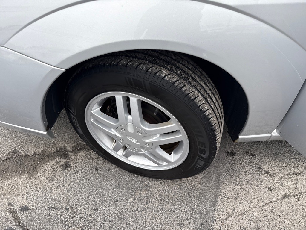 2001 Ford Focus Image 17