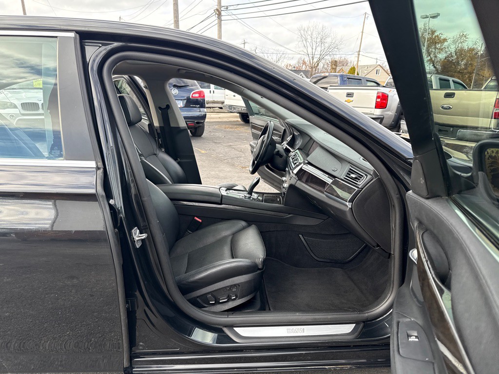 2012 BMW 7 Series Image 11