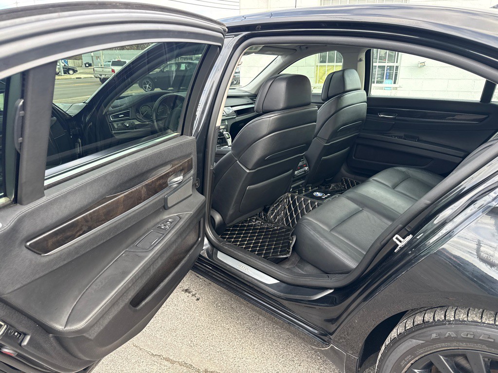 2012 BMW 7 Series Image 12