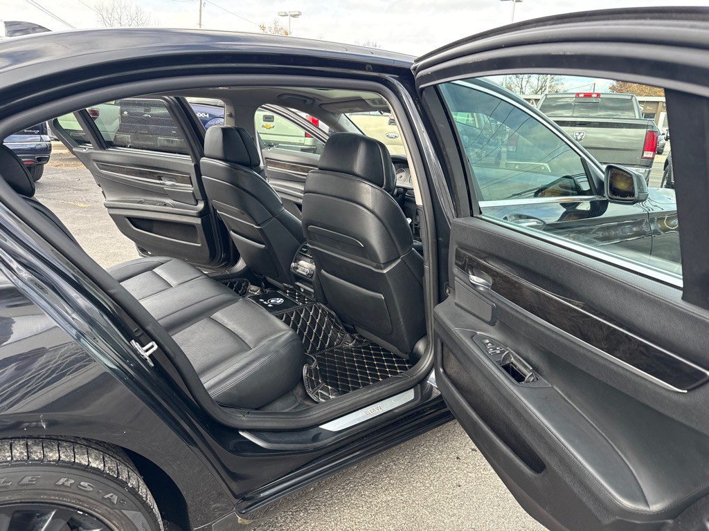 2012 BMW 7 Series Image 13