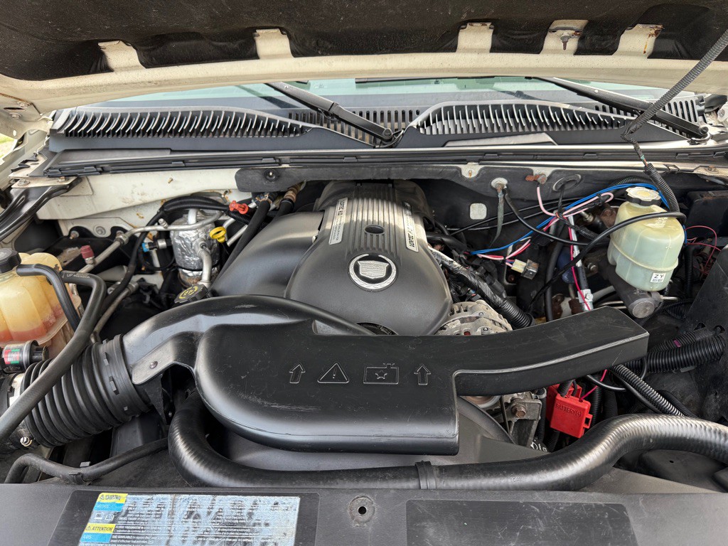 2002 Cadillac Escalade Image 16