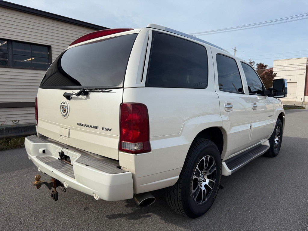 2002 Cadillac Escalade Image 3