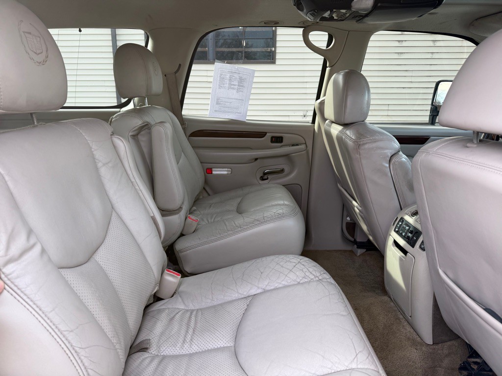 2002 Cadillac Escalade Image 12