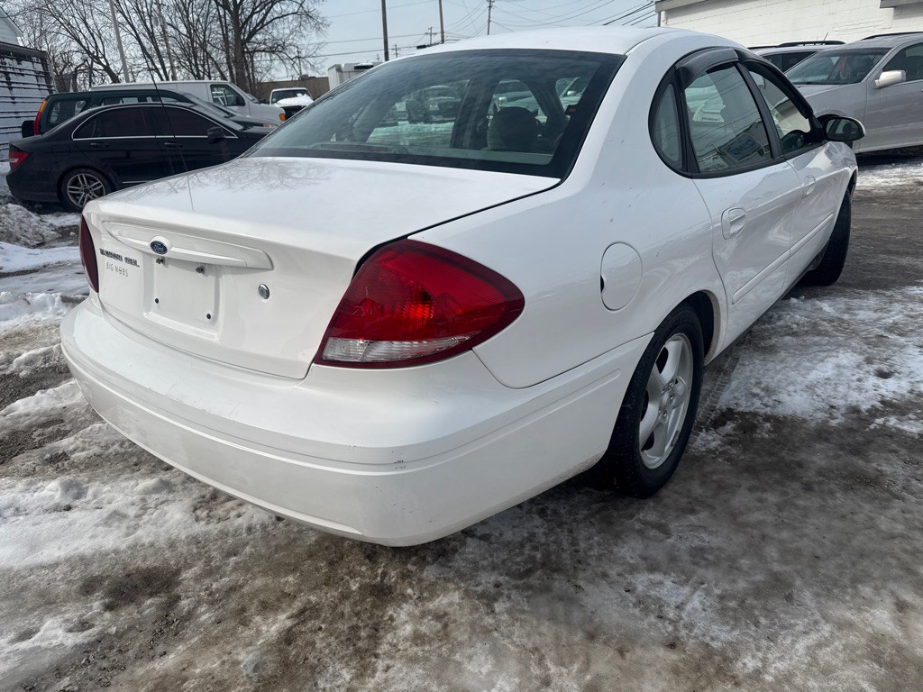 2006 Ford Taurus Image 8