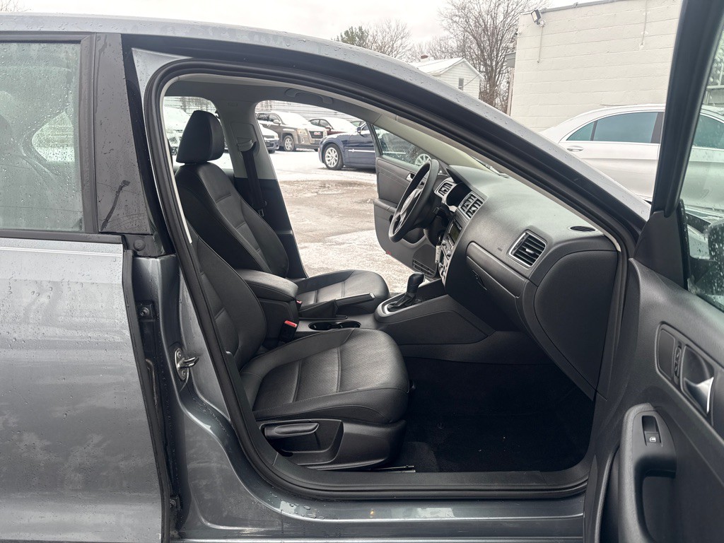 2011 Volkswagen Jetta Image 11