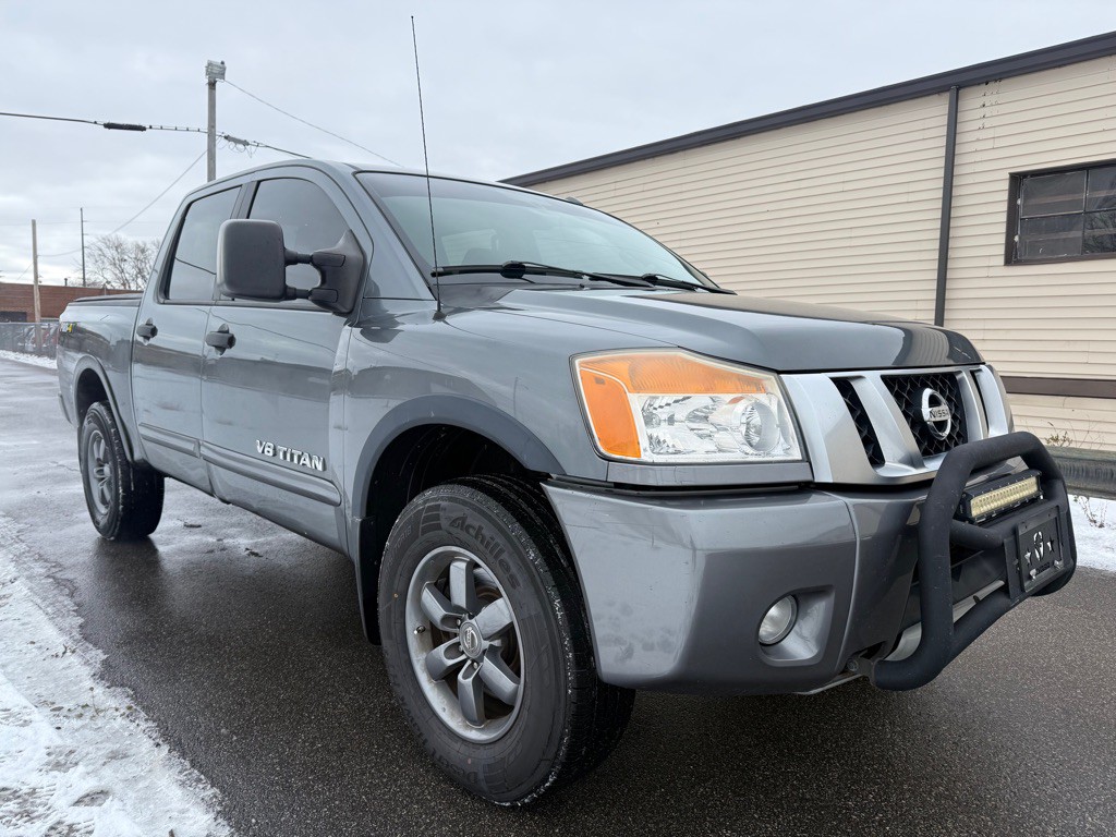 2014 Nissan Titan Image 1