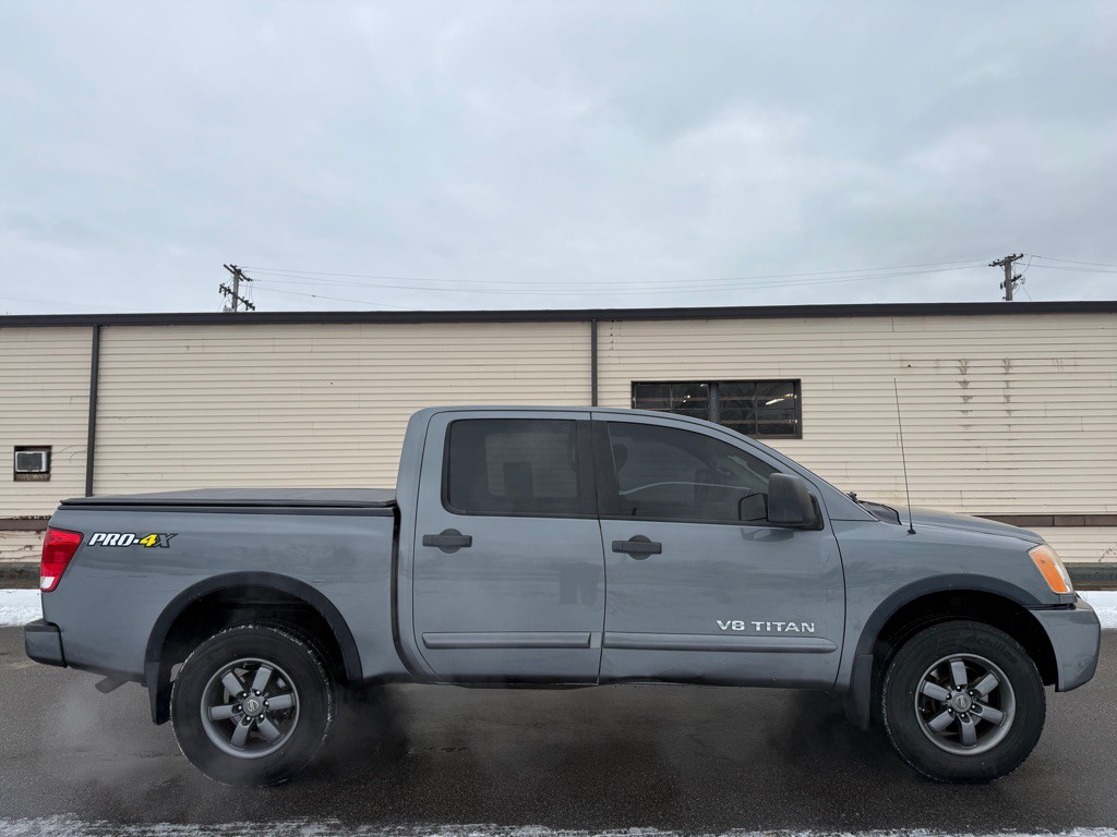 2014 Nissan Titan Image 2