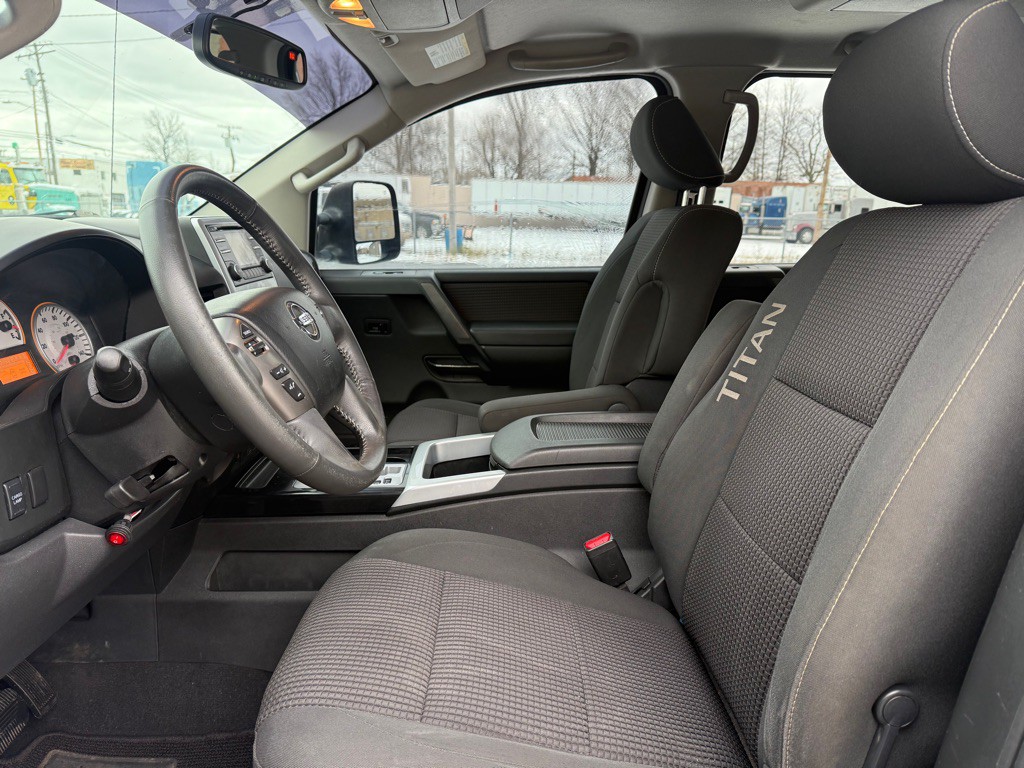 2014 Nissan Titan Image 9