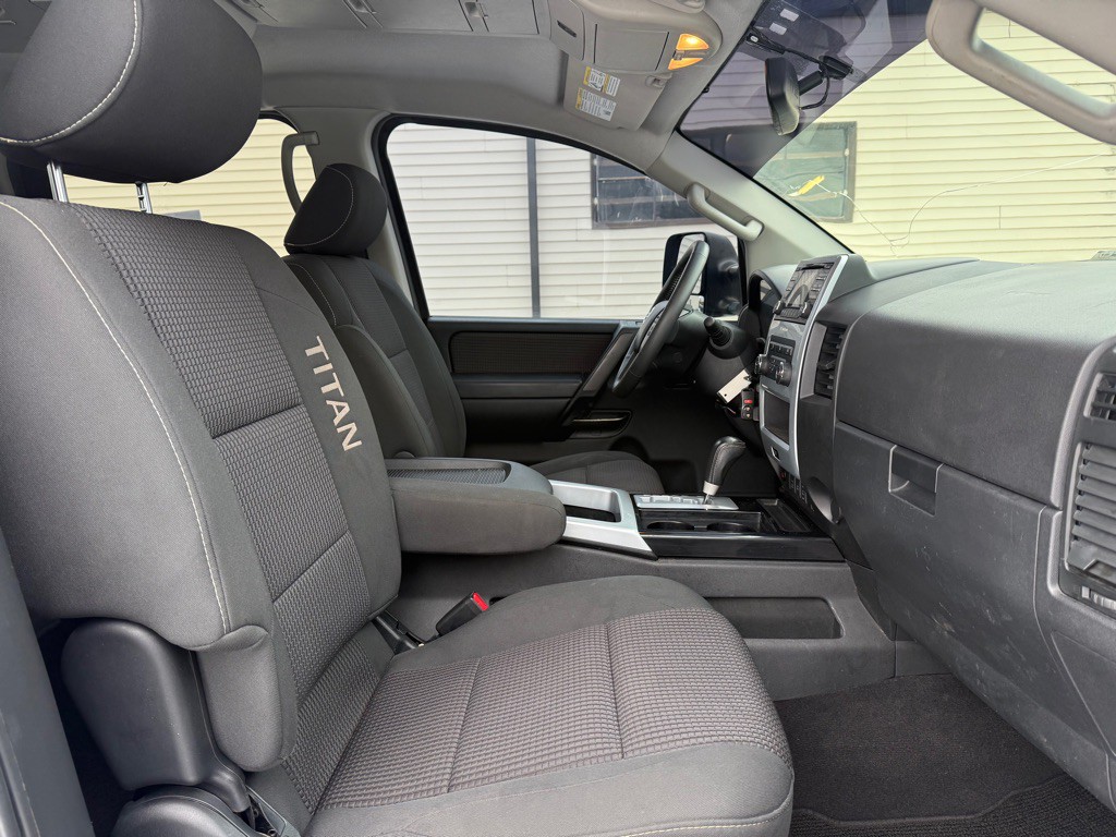 2014 Nissan Titan Image 10