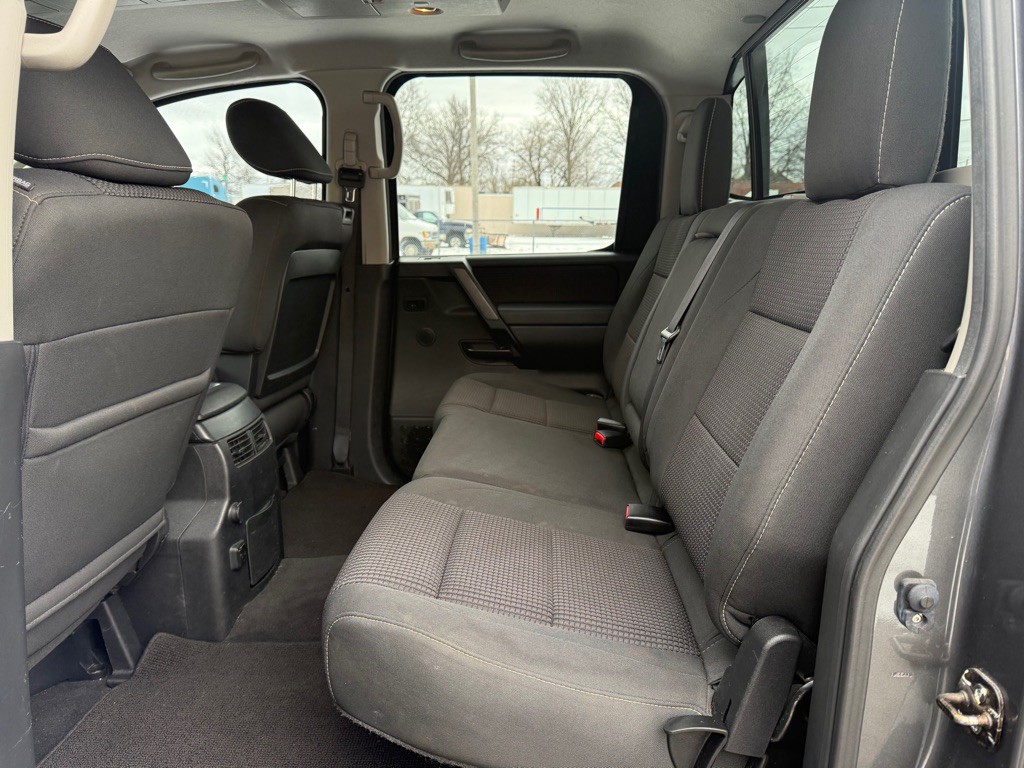2014 Nissan Titan Image 12