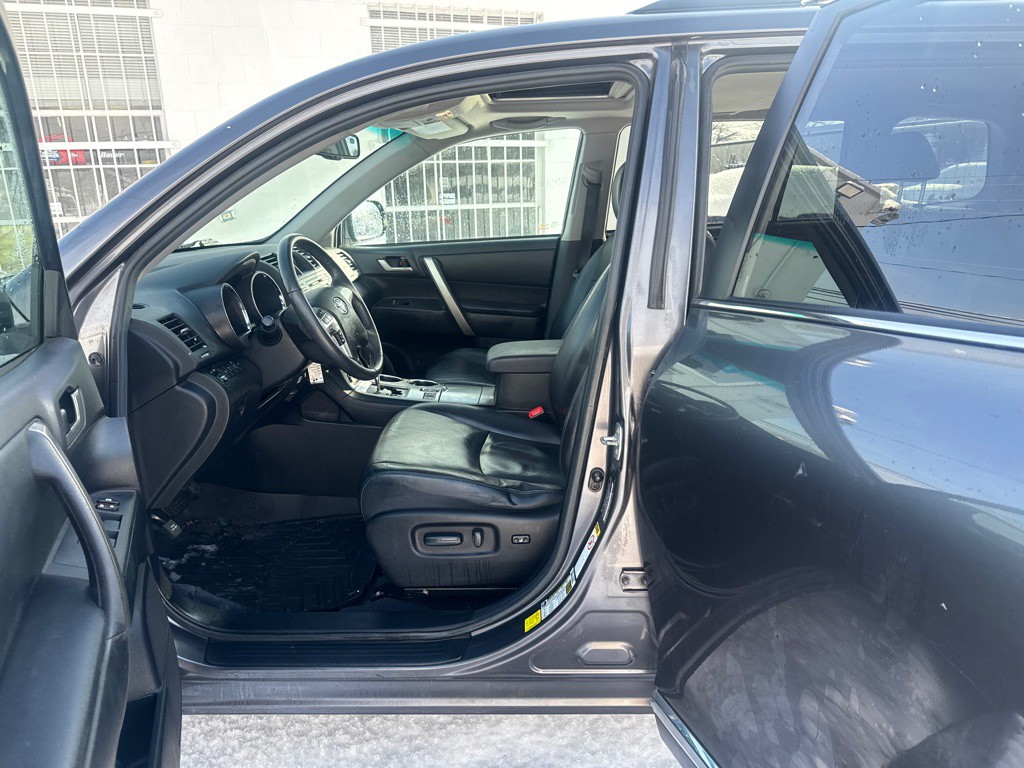 2012 Toyota Highlander Image 10