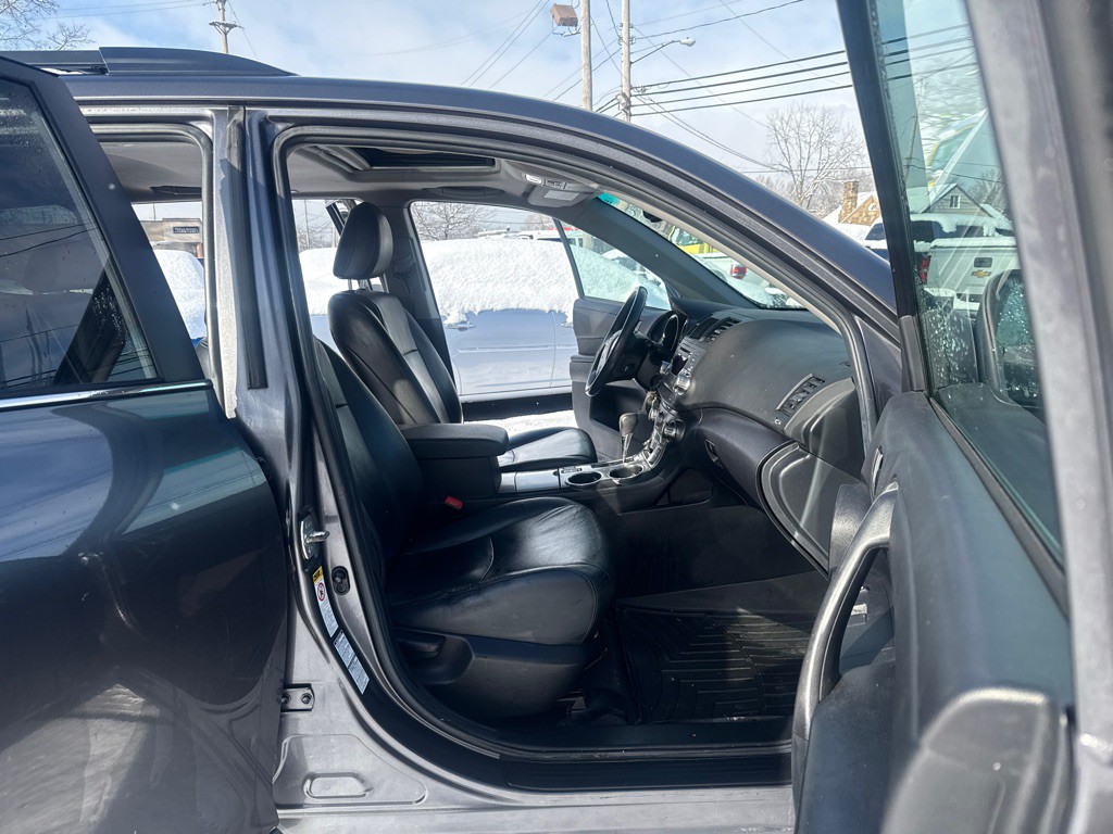 2012 Toyota Highlander Image 11