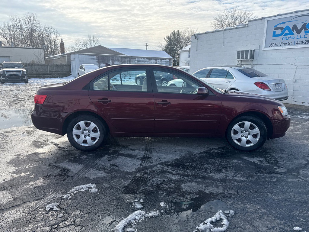 2010 Hyundai Sonata Image 4