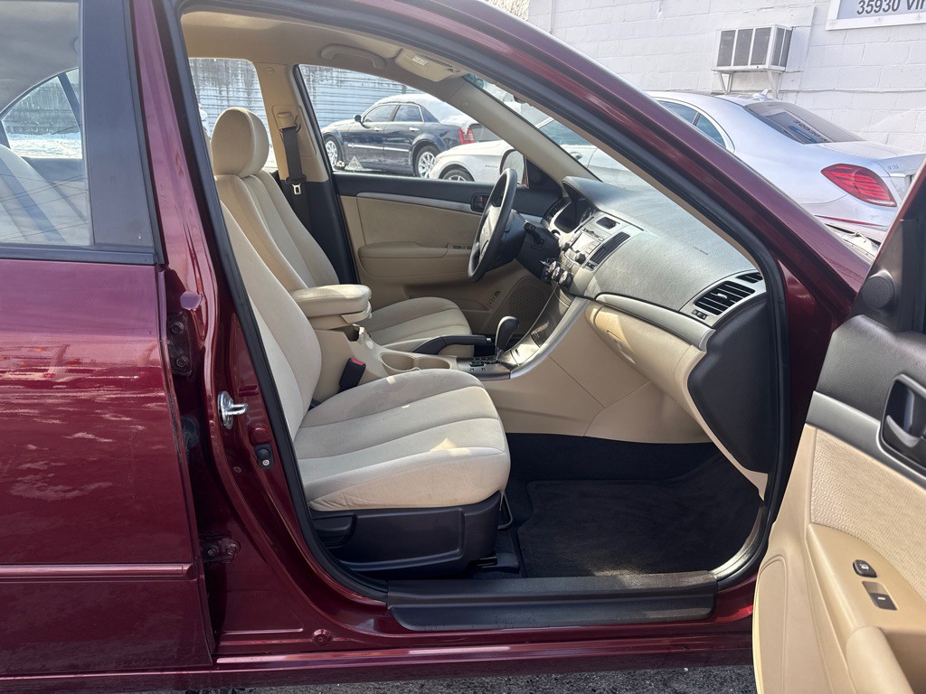 2010 Hyundai Sonata Image 11
