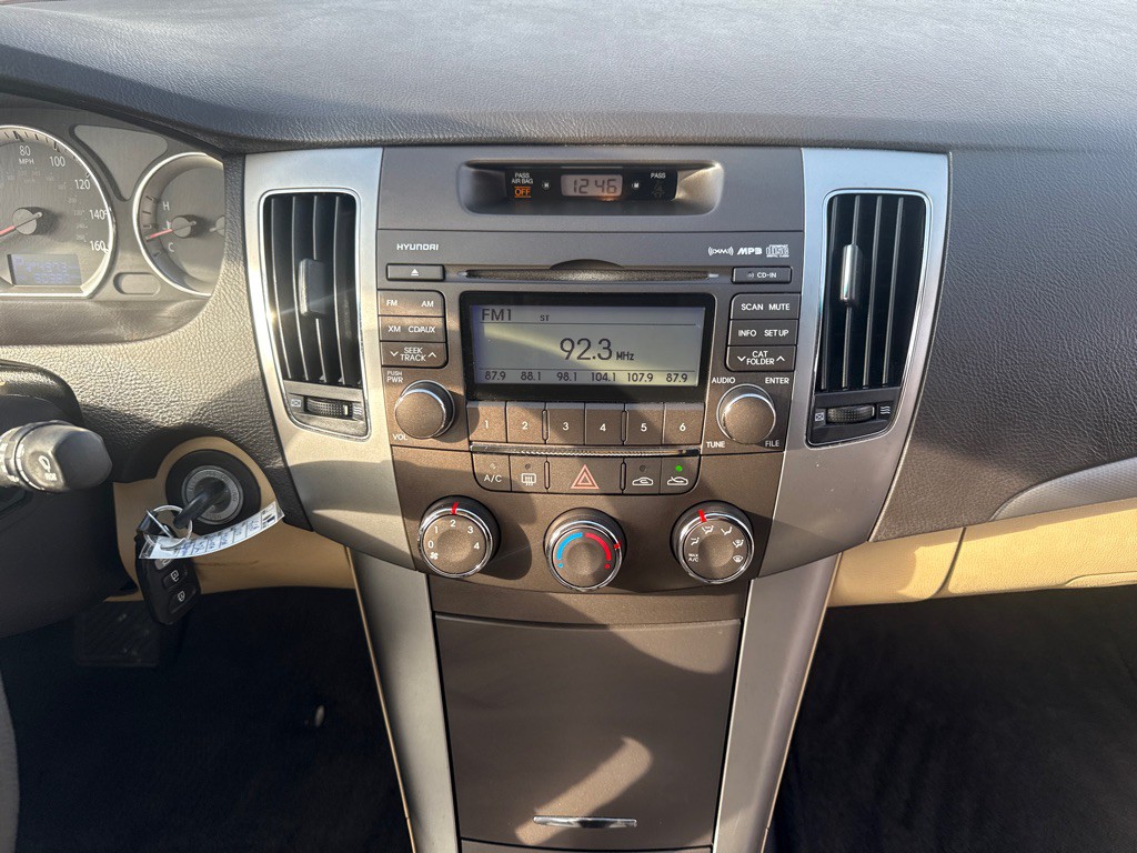 2010 Hyundai Sonata Image 15