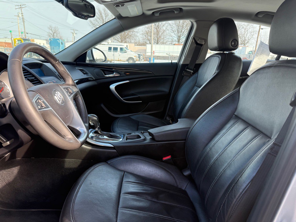 2011 Buick Regal Image 9